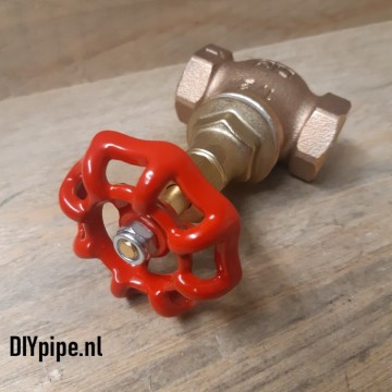 Klepafsluiter met authentiek kraanwiel rood.